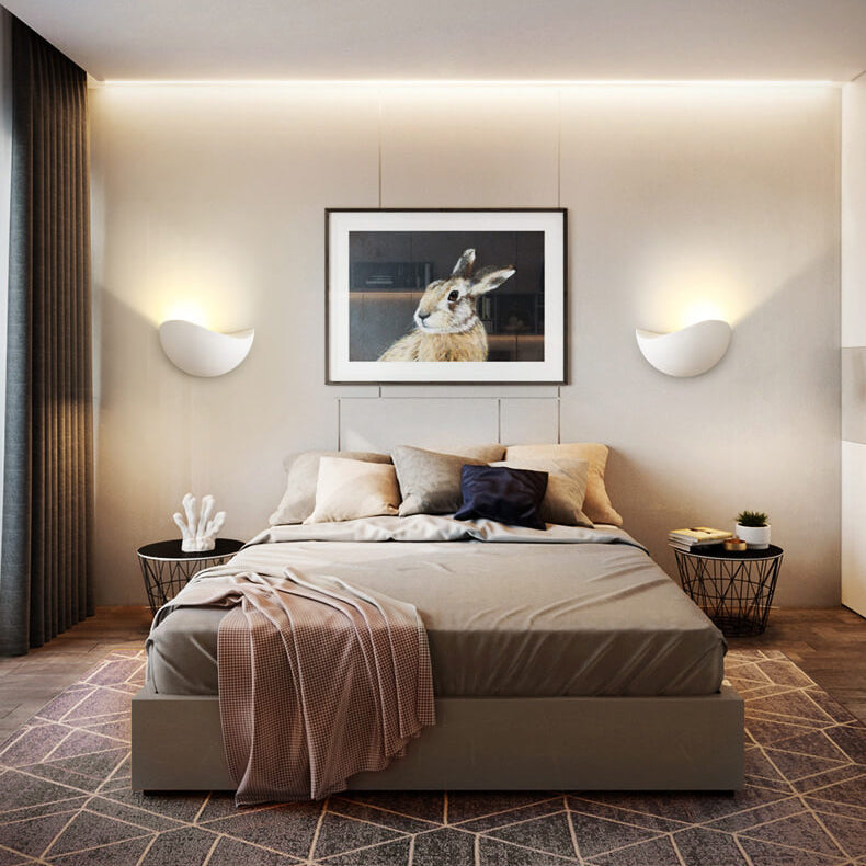 Skorter | Minimalist half-round LED wall lamp in aluminum