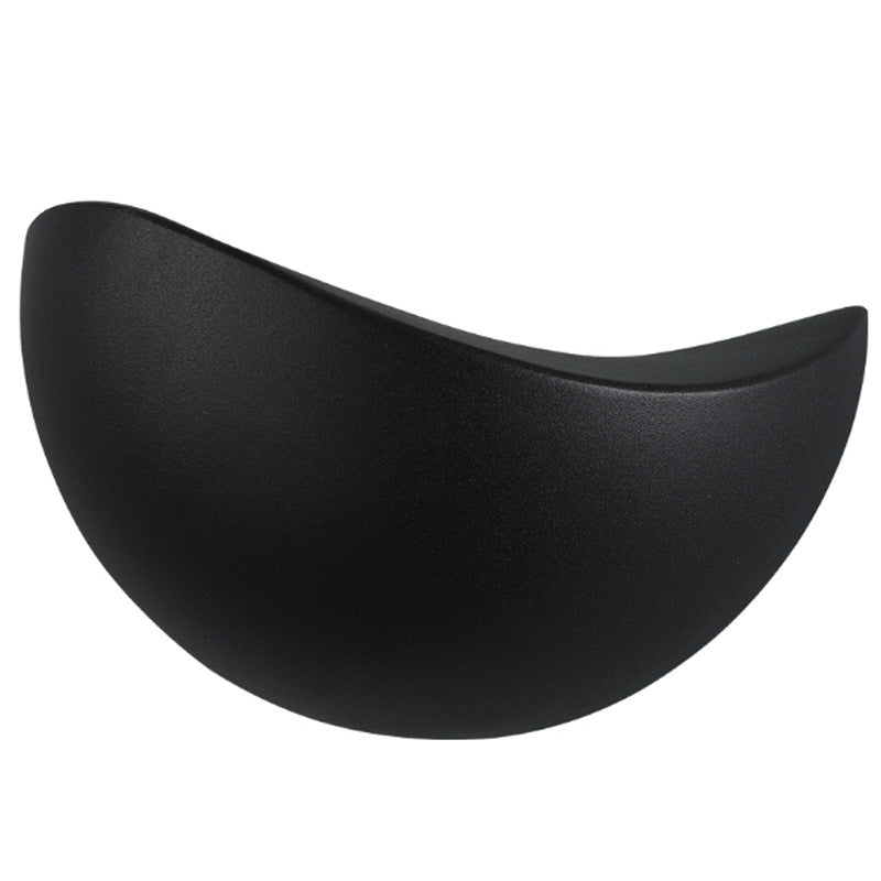 Skorter | Minimalist half-round LED wall lamp in aluminum