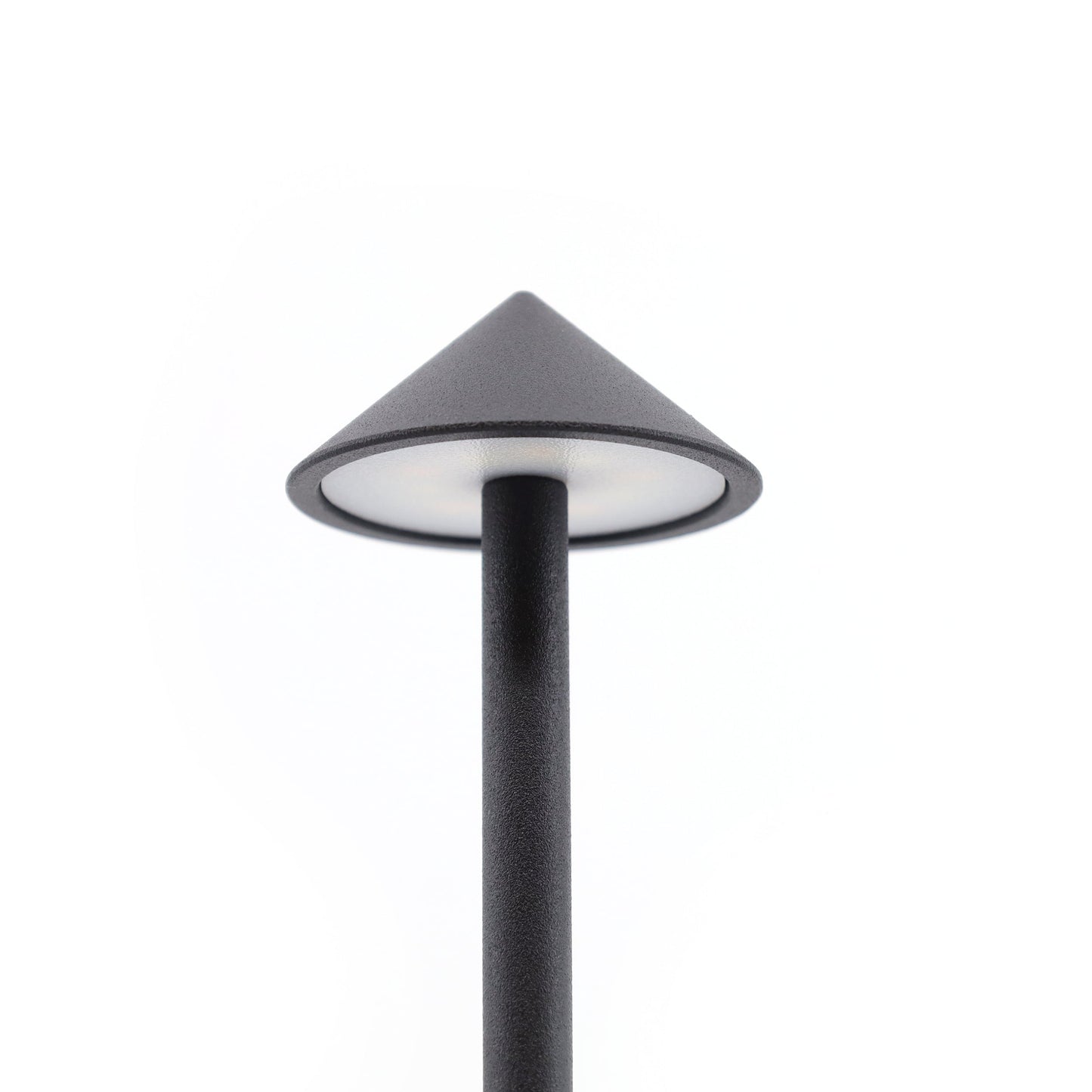 Skorter | Shade Crest Rechargeable Table Lamp // Black