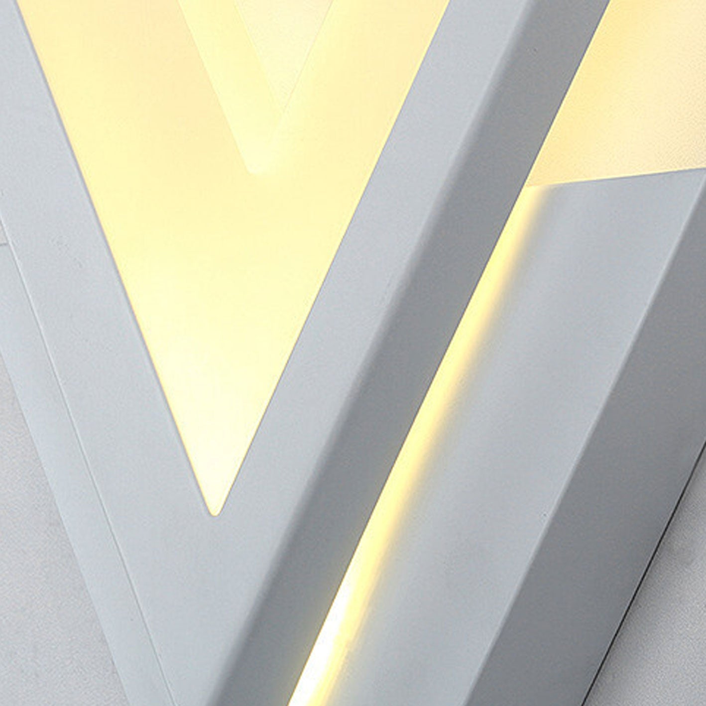 Skorter | Minimalist V-shaped LED wall lamp