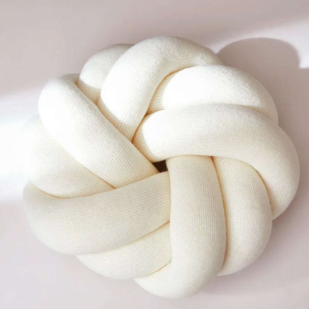Skorter | Puffy Pretzel Cushion