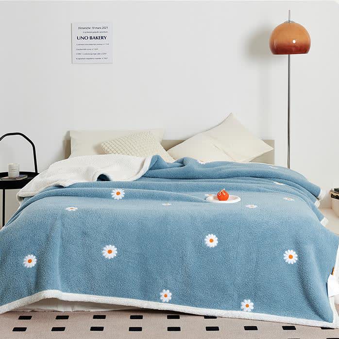 Skorter | Refresh Floral Daisy Soft Fleece Blanket