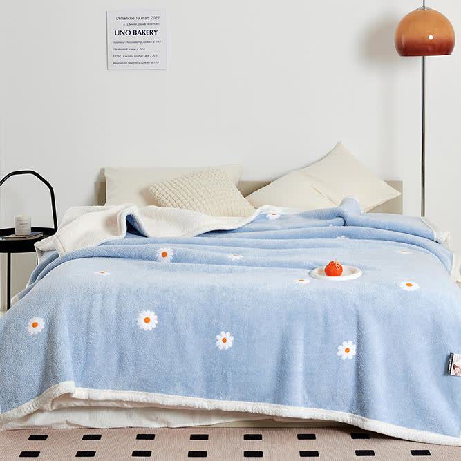 Skorter | Refresh Floral Daisy Soft Fleece Blanket
