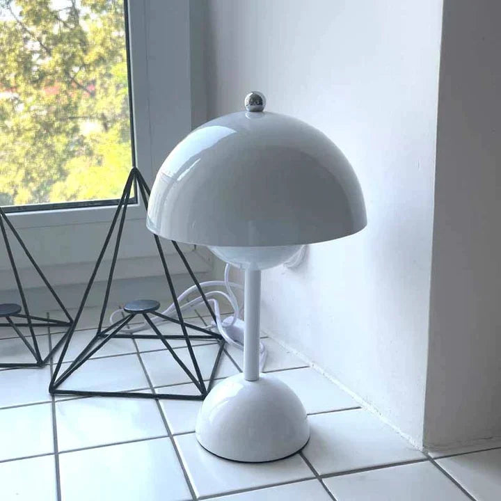 Skorter | Luxurious contemporary Nordic table lamp