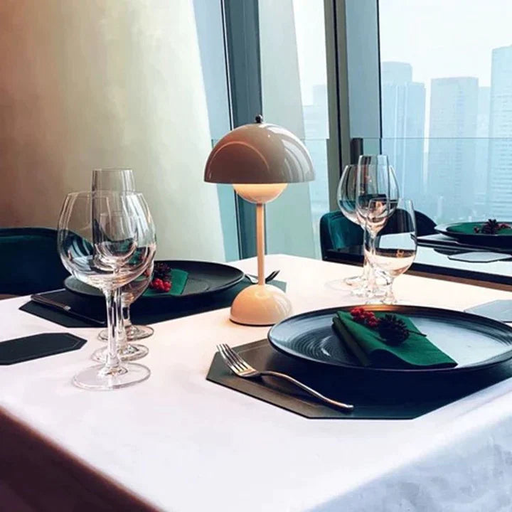 Skorter | Modern table lamp