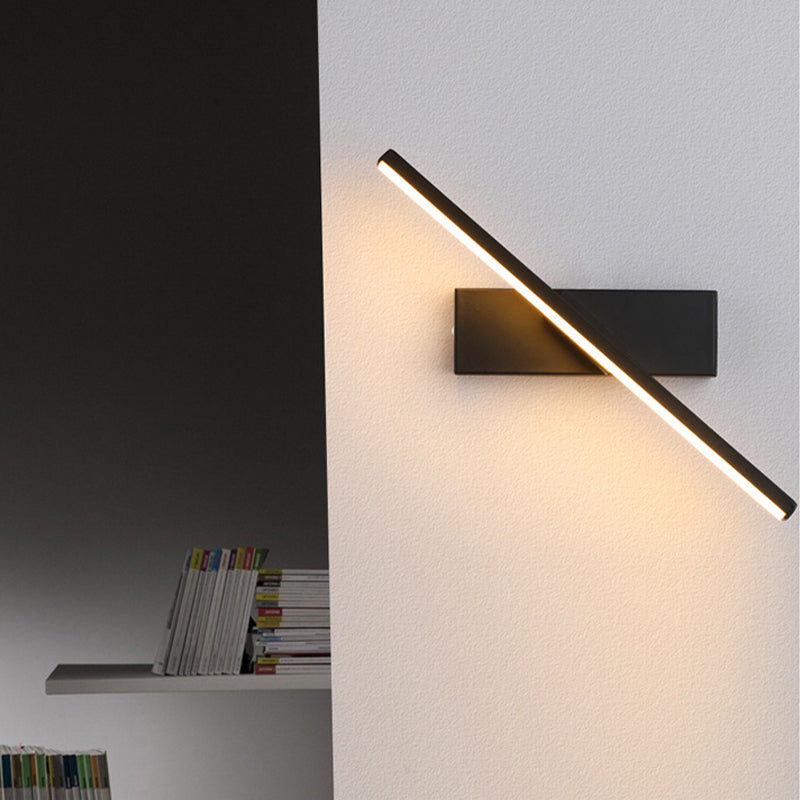 Skorter | Edge Modern Dimmable Wall Lamp Black/White Bedroom Metal Silicone