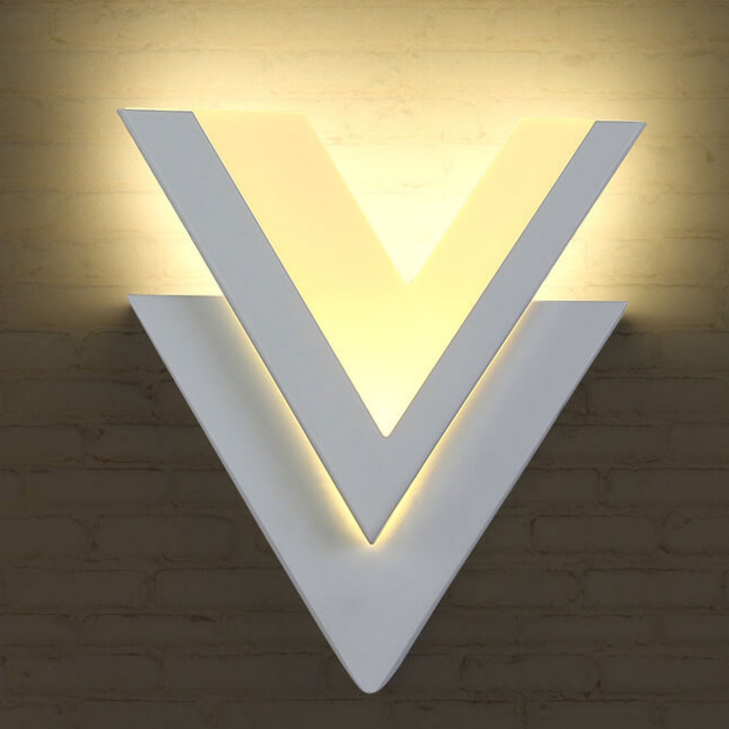 Skorter | Minimalist V-shaped LED wall lamp