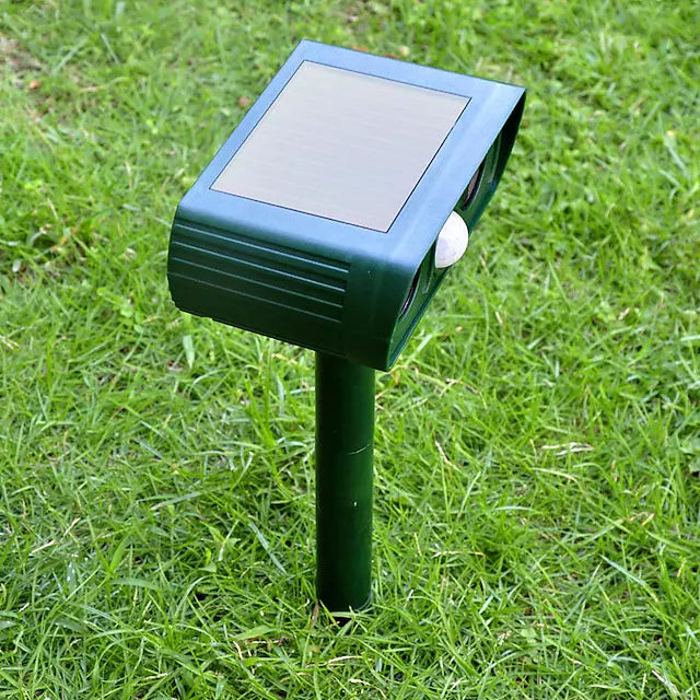 Skorter | 2-piece: Outdoor solar-powered ultrasonic pest repeller