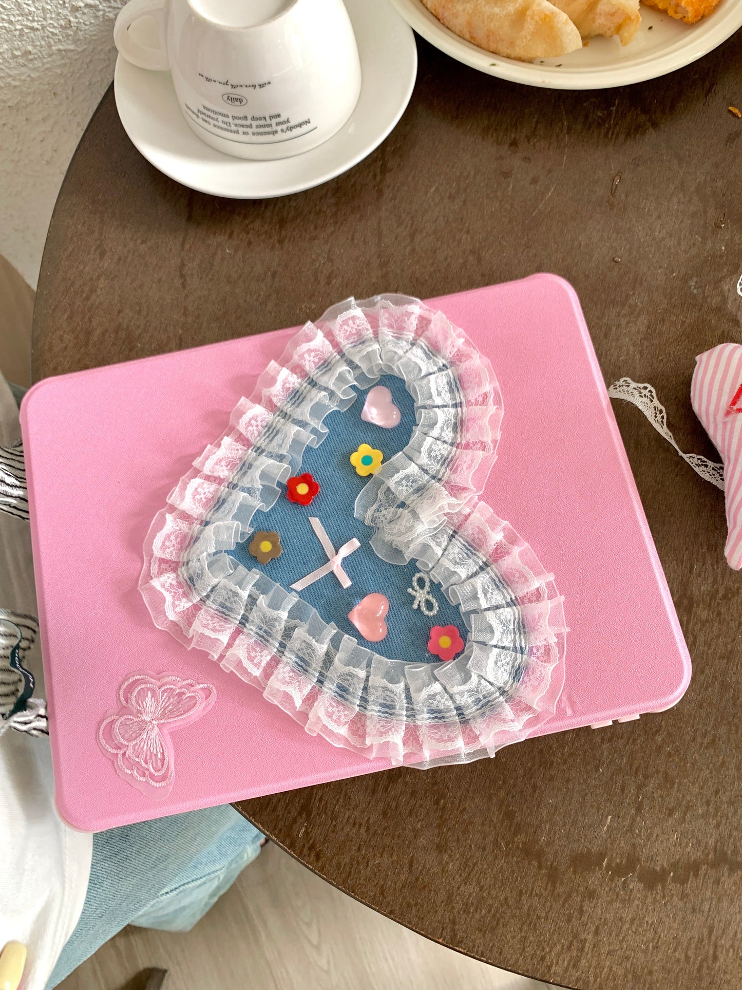 Skorter | Cute pink iPad case with heart lace design – Floral stand case