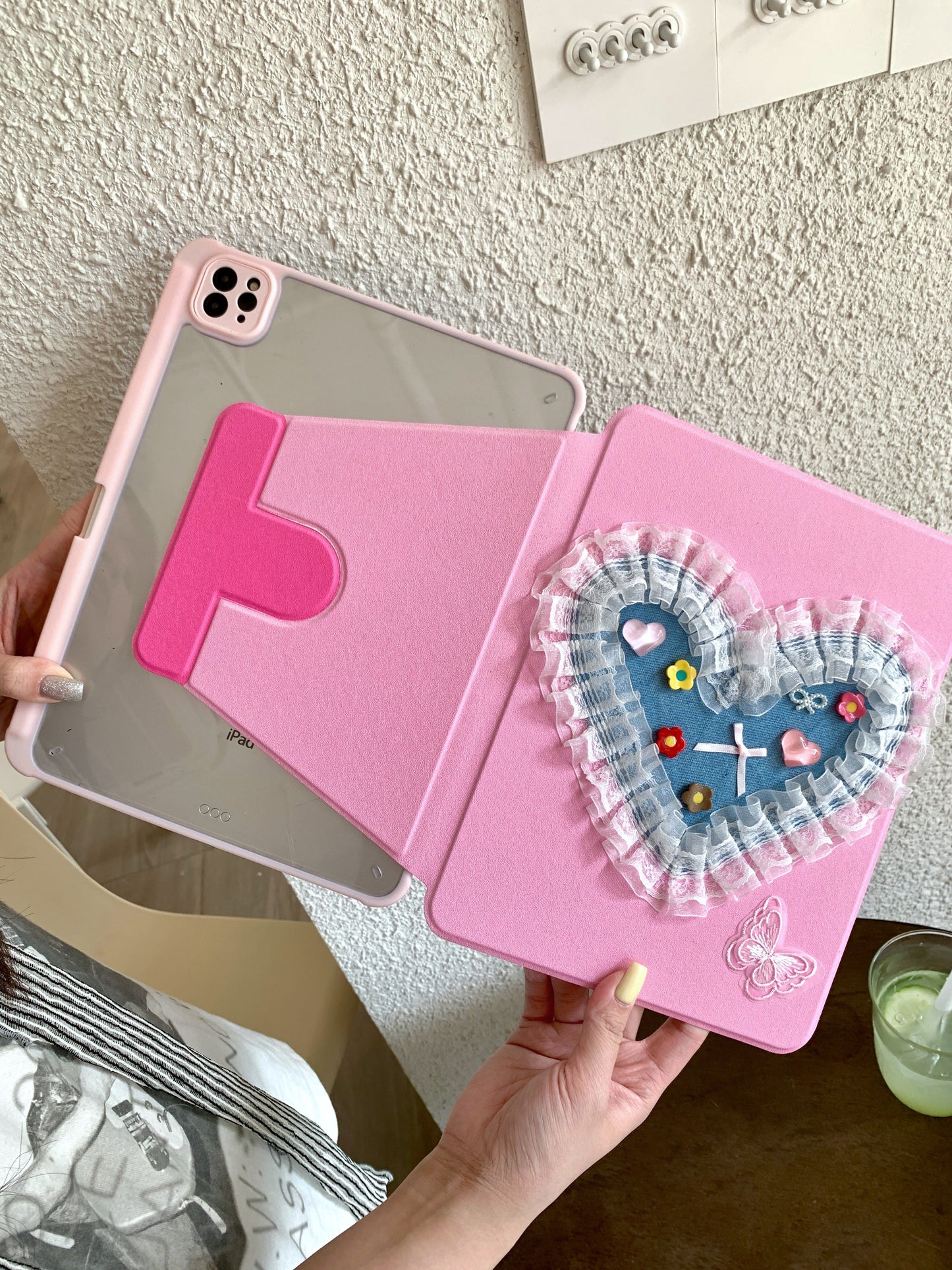 Skorter | Cute pink iPad case with heart lace design – Floral stand case