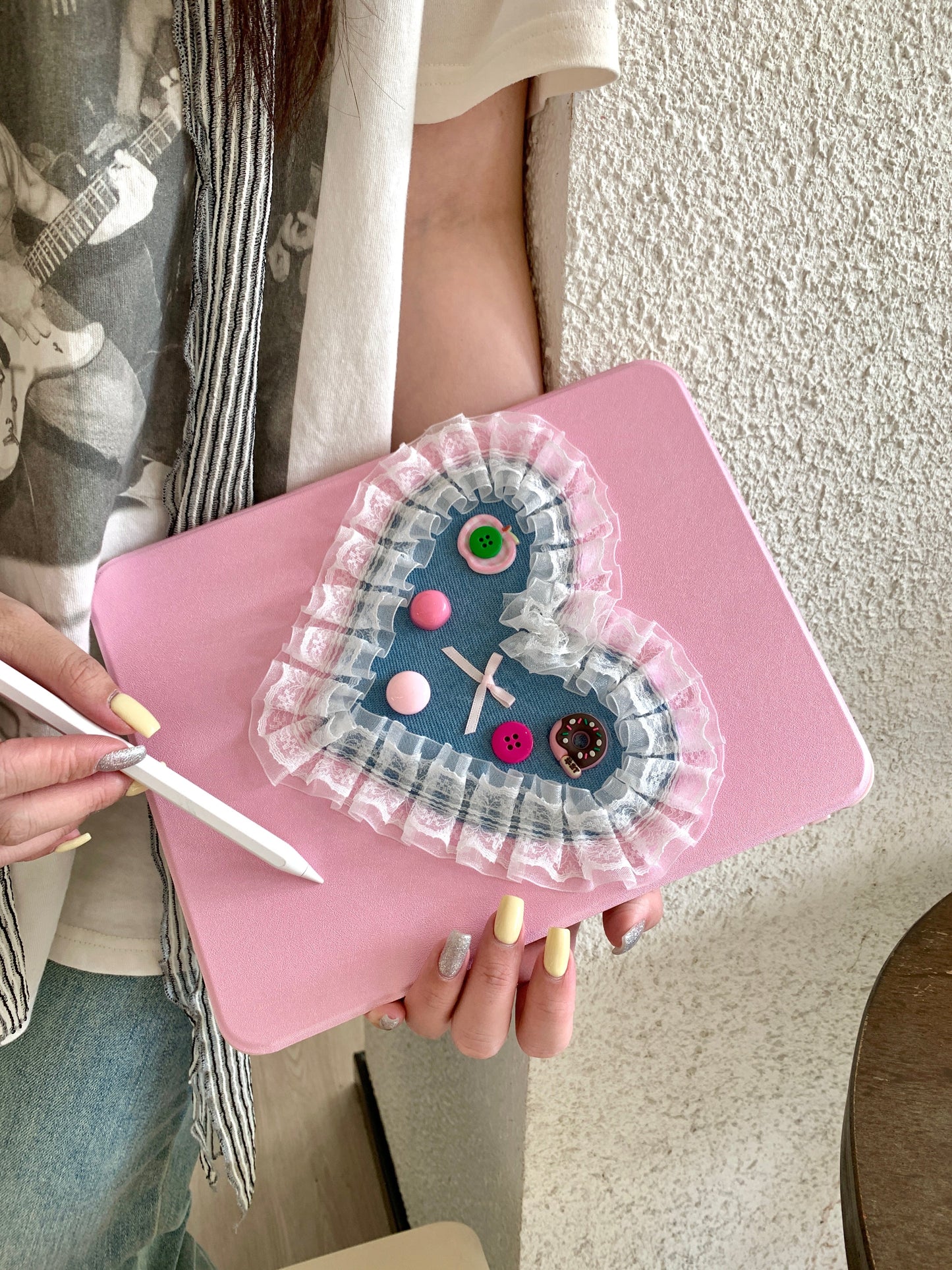 Skorter | Cute pink iPad case with heart lace design – Floral stand case