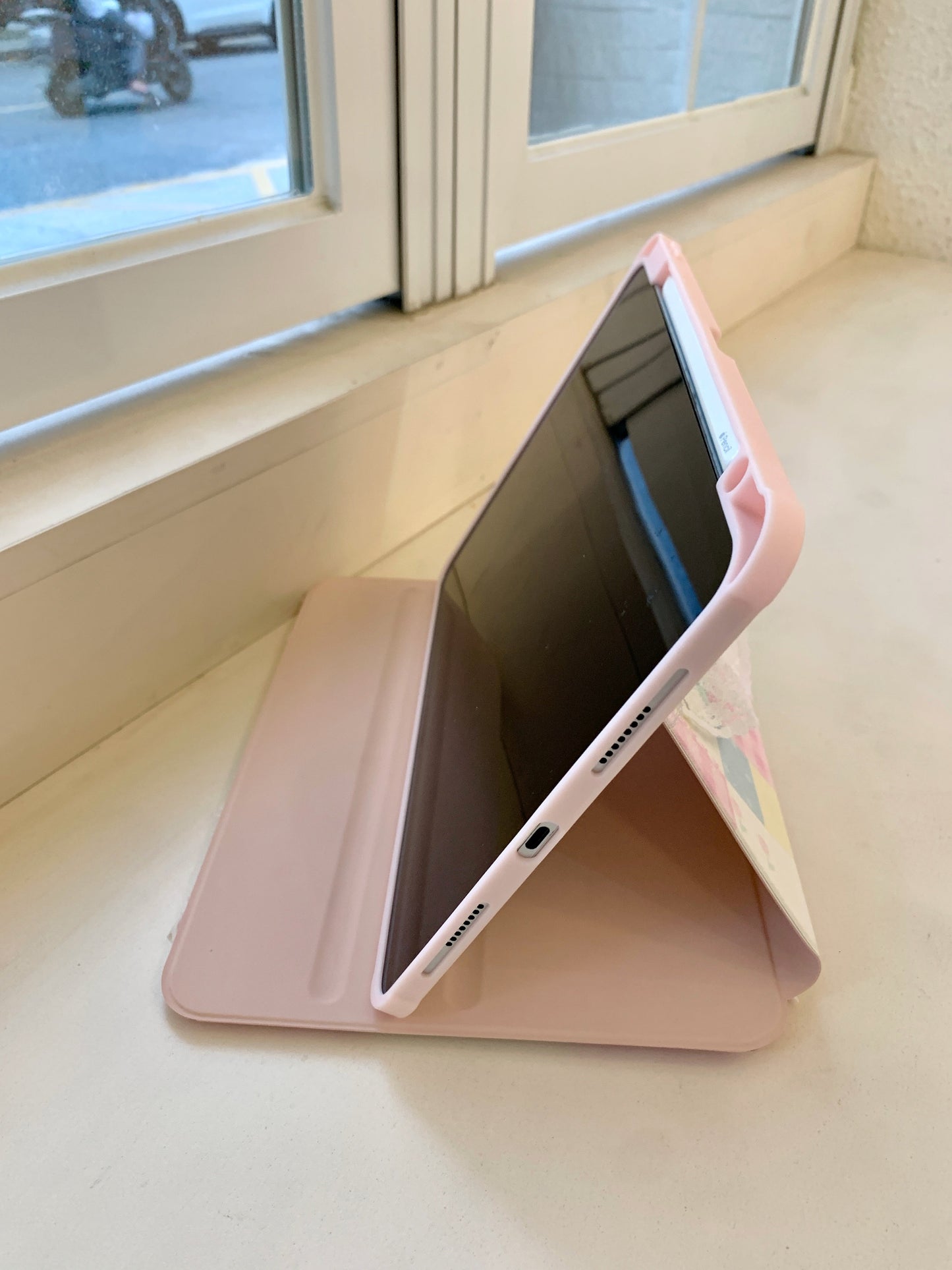 Skorter | Pastel Patchwork Lace iPad Case – Sweet Bows, Stand Case