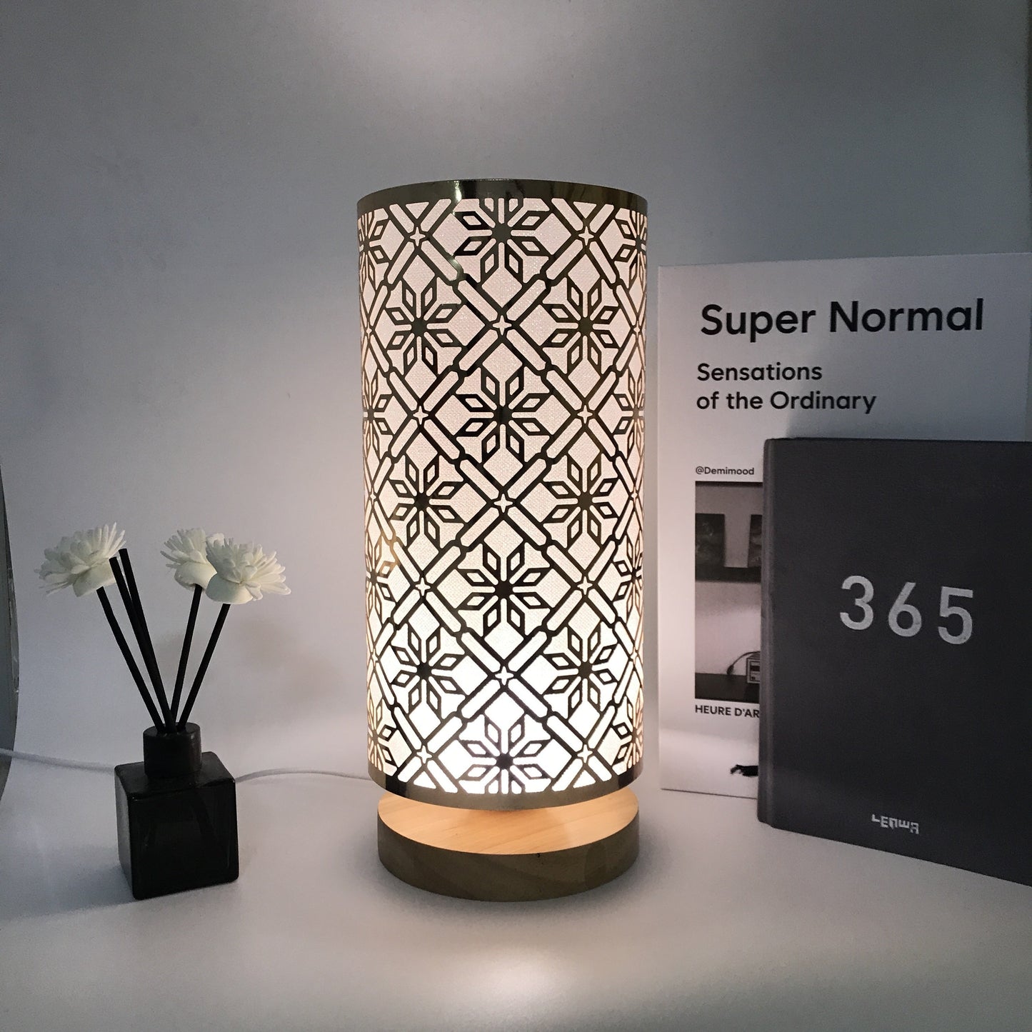 Skorter | LumiPattern - Modern USB-powered Table Lamp, Adjustable Brightness, Metal Frame and Plasticized Shade