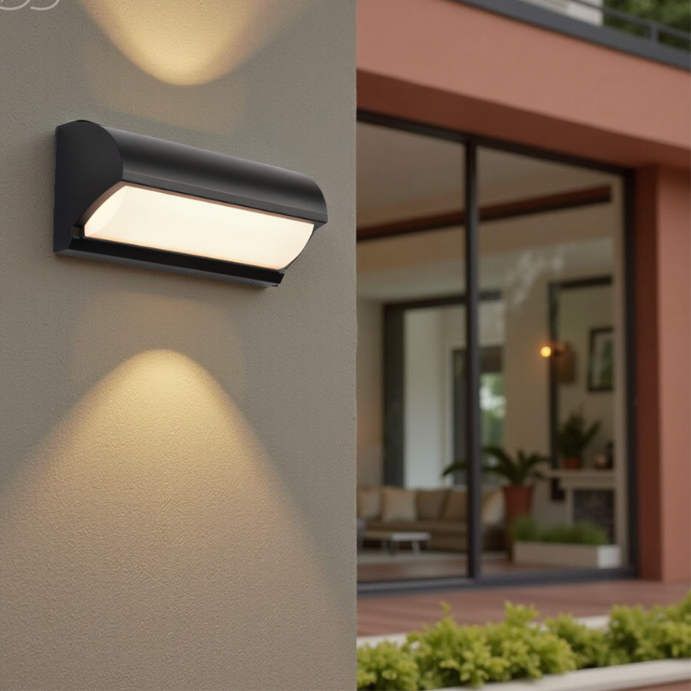 Skorter | Modern Black Outdoor LED Wall Light – Weatherproof Warm Lighting for Garden, Patio & Entryways