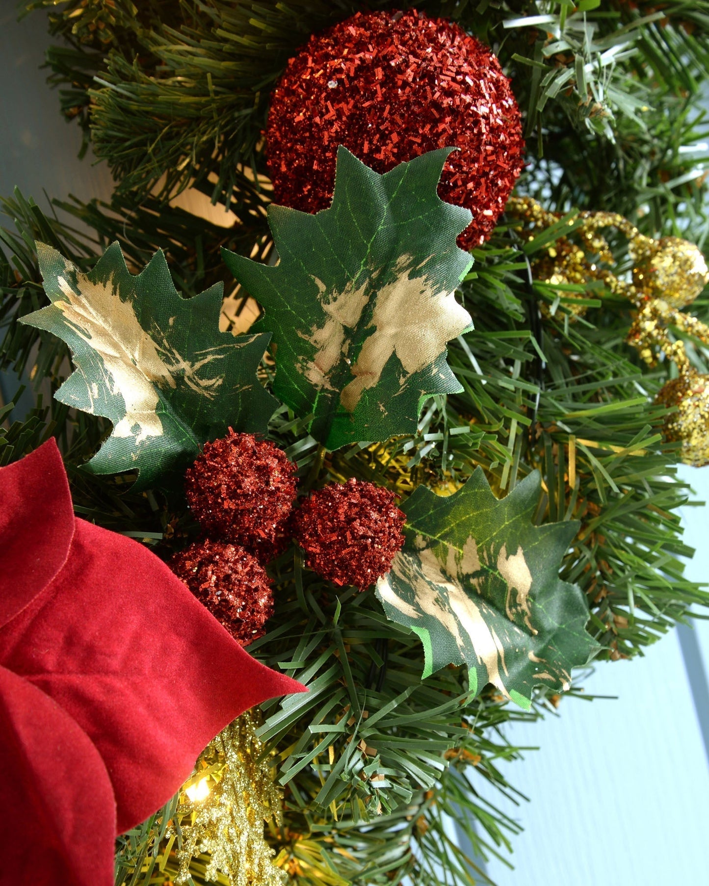 Skorter | Pre-lit LED light wreath illuminated with 20 LED lights