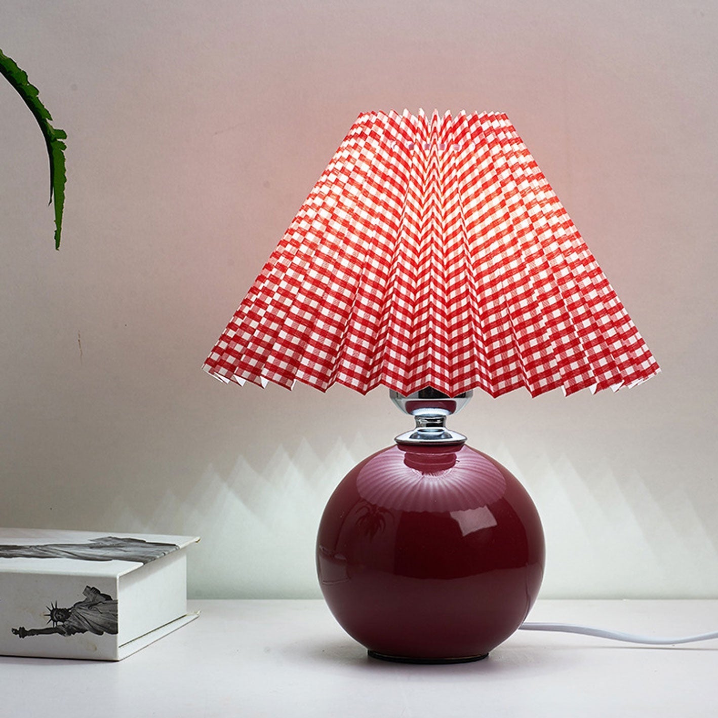 Skorter | Nordic minimalist 1-light table lamp made of ceramic with pleats