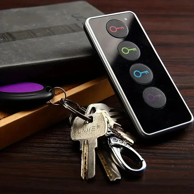 Skorter | 4-Button Finder with LED flashlight: Find the keys, wallet, and remote control effortlessly