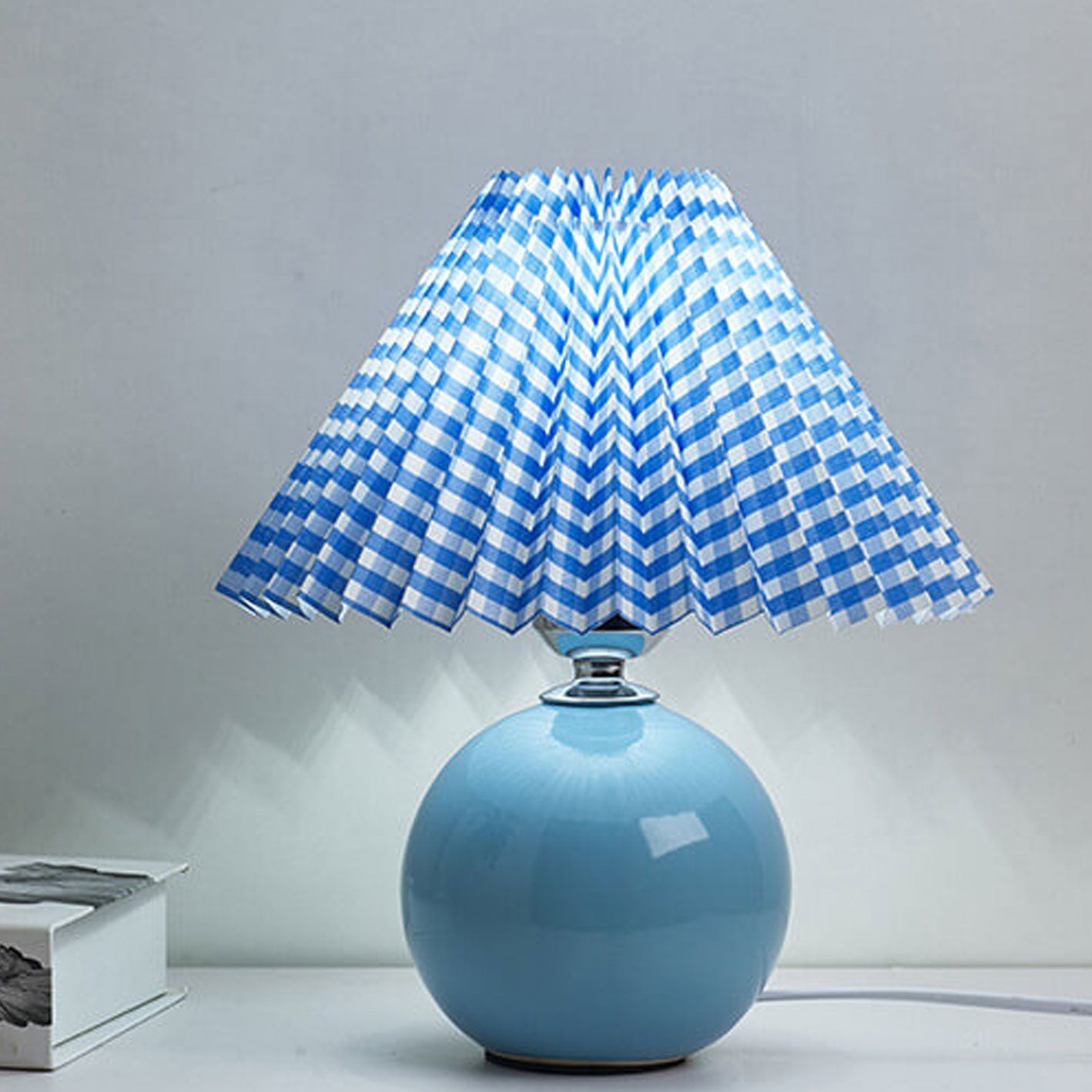 Skorter | Nordic minimalist 1-light table lamp made of ceramic with pleats