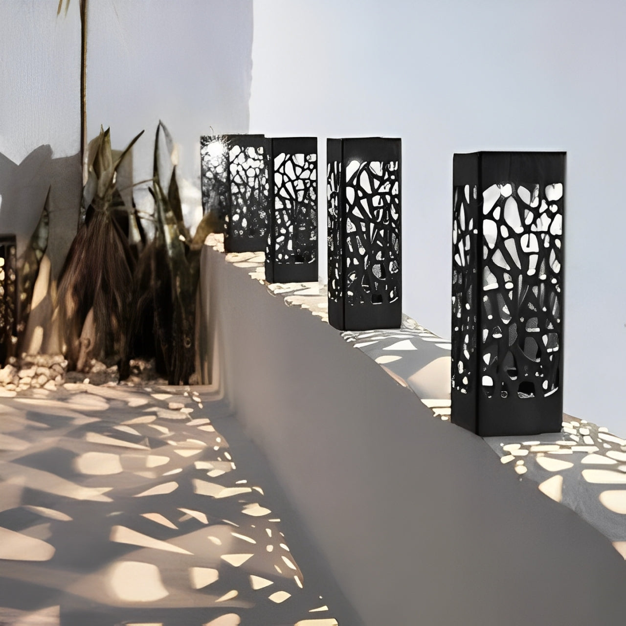 Skorter | Wireless Solar Garden Light Post – Outdoor LED Pathway Lighting with Auto Sensor (Waterproof & Eco-Friendly)