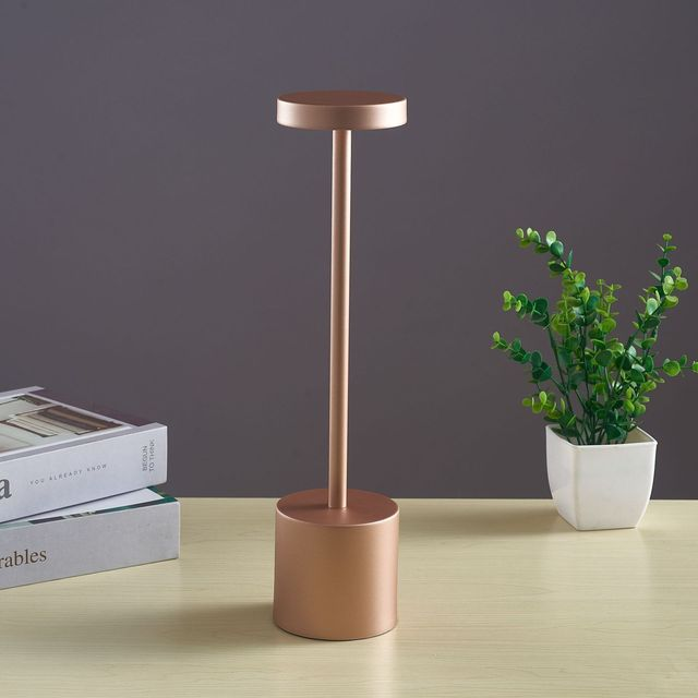 Skorter | Monax Iron Lamp