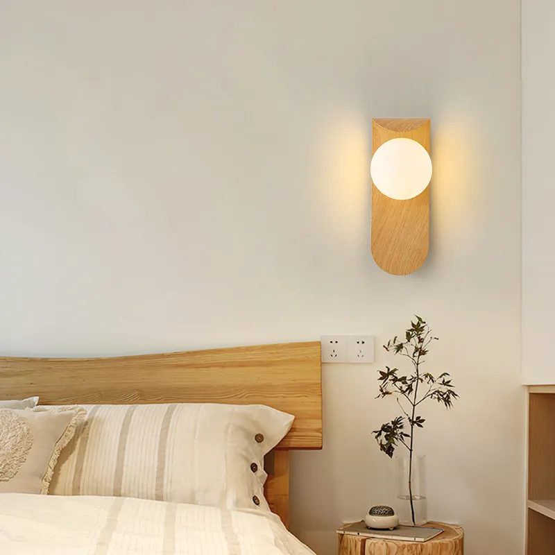 Skorter | LuxeWood – Chic Walnut Wall Lamp for Unique Ambiances