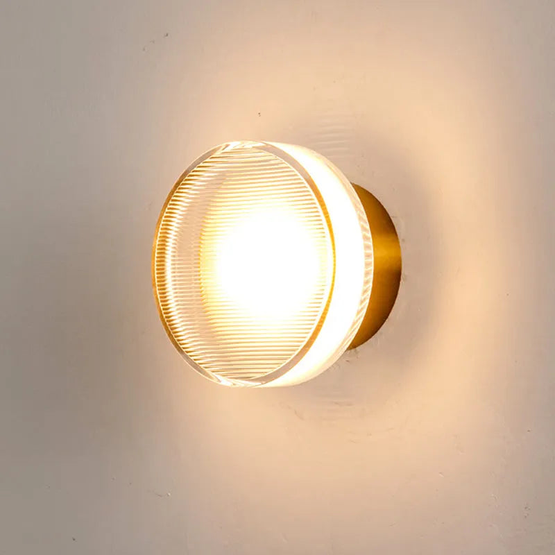 Skorter | Valyona – Modern Metal Wall Lamp | Black & Gold Cone Design | Warm LED Lighting