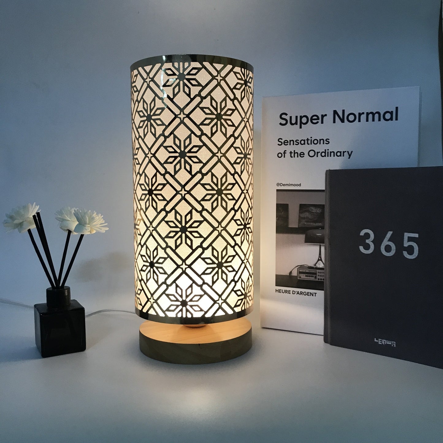 Skorter | LumiPattern - Modern USB-powered Table Lamp, Adjustable Brightness, Metal Frame and Plasticized Shade