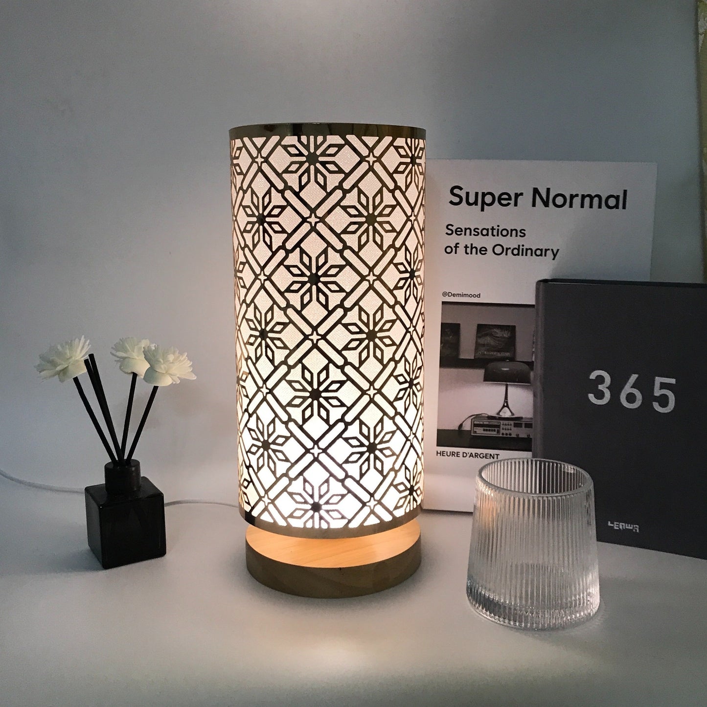 Skorter | LumiPattern - Modern USB-powered Table Lamp, Adjustable Brightness, Metal Frame and Plasticized Shade