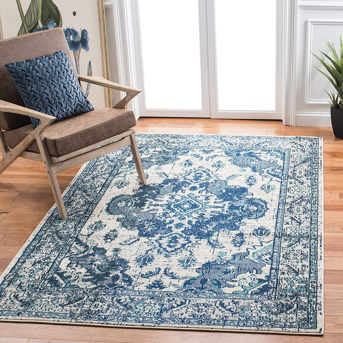 Skørter | Safavieh Monaco Collection MNC243A Boho Chic Medallion Distressed Non-Shedding Stain Resistant Living Room Bedroom Area Runner, 3' x 5', Ivory / Blue