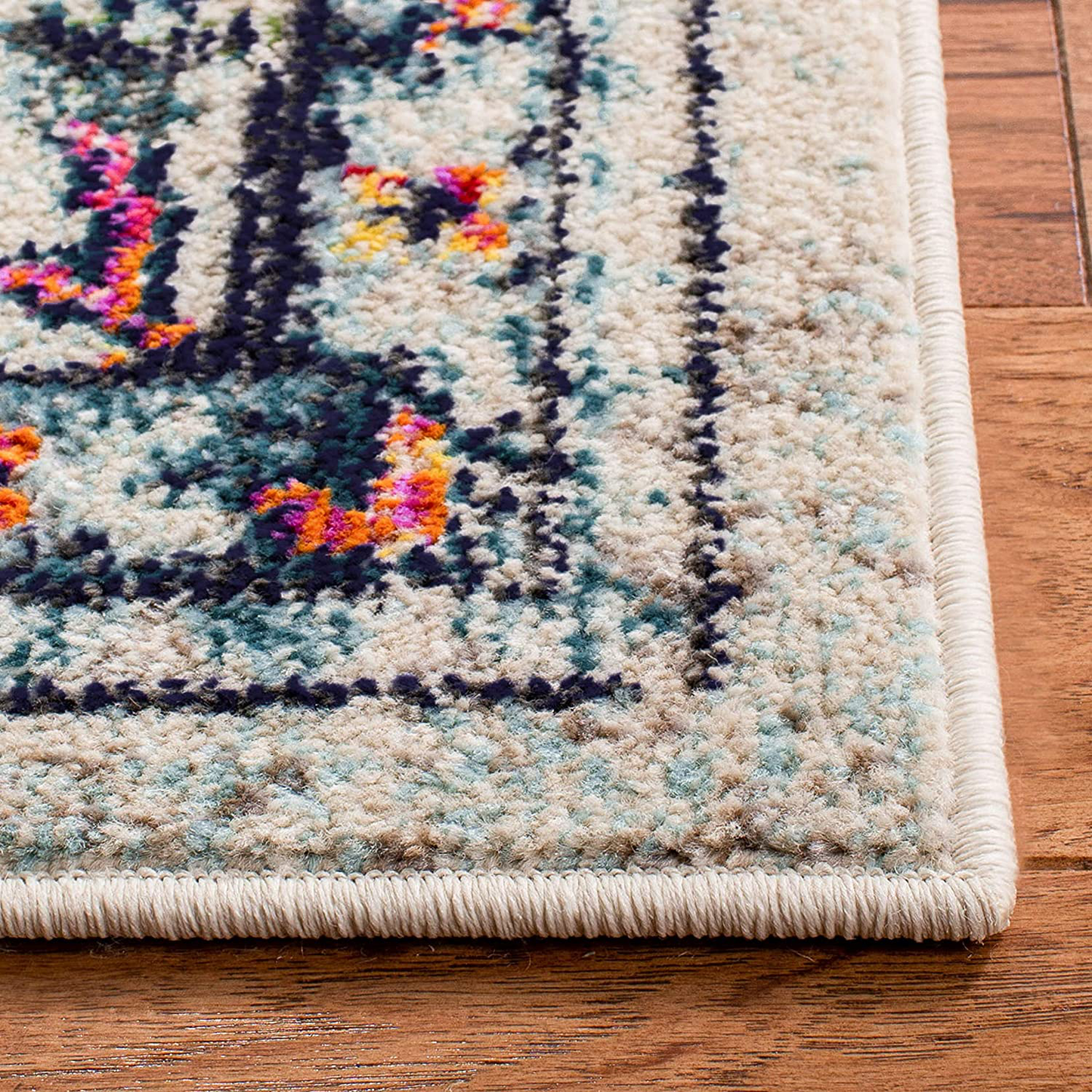 Skørter | Safavieh Madison Collection MAD473D Boho Chic Medallion Distressed Non-Shedding Stain Resistant Living Room Bedroom Area Rug, 2' x 8', Ivory / Light Blue