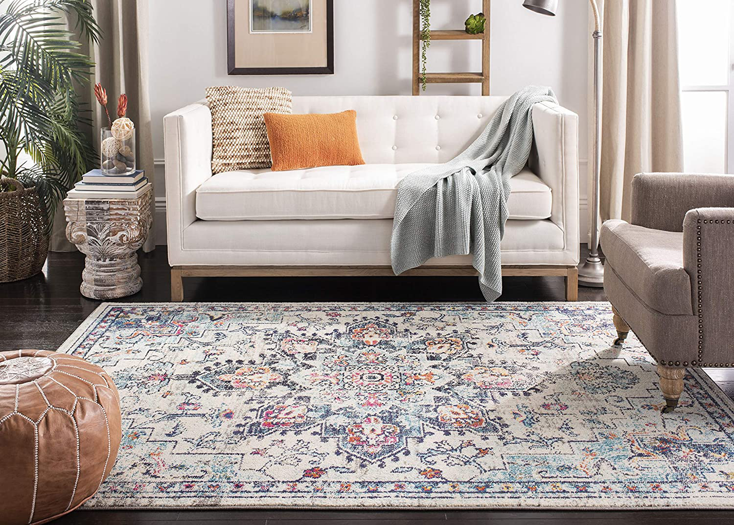 Skørter | Safavieh Madison Collection MAD473D Boho Chic Medallion Distressed Non-Shedding Stain Resistant Living Room Bedroom Area Rug, 2' x 8', Ivory / Light Blue