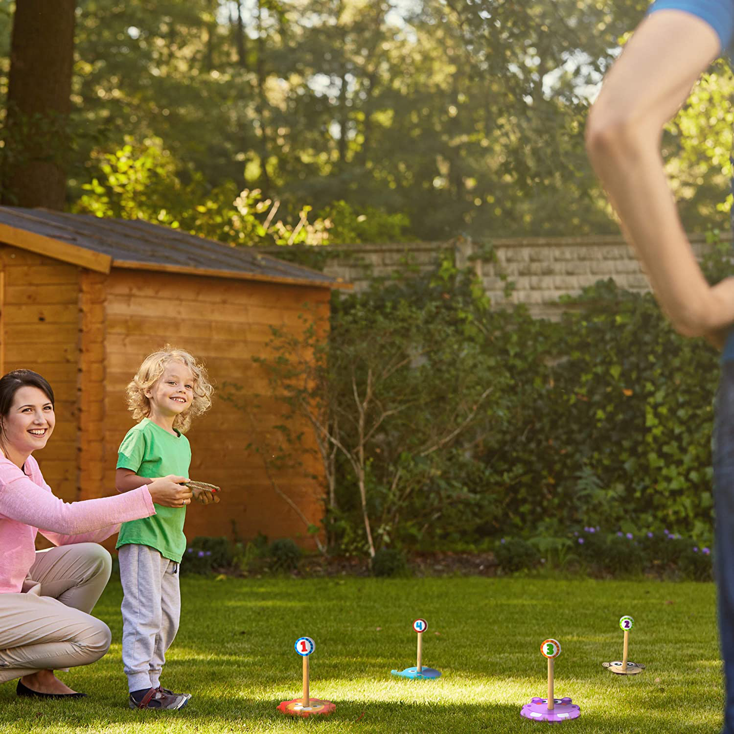 Skørter | Fantasy Generation Jungle Ring Toss Game, Indoor/Outdoor Family Fun with 4 Wooden Animal Targets