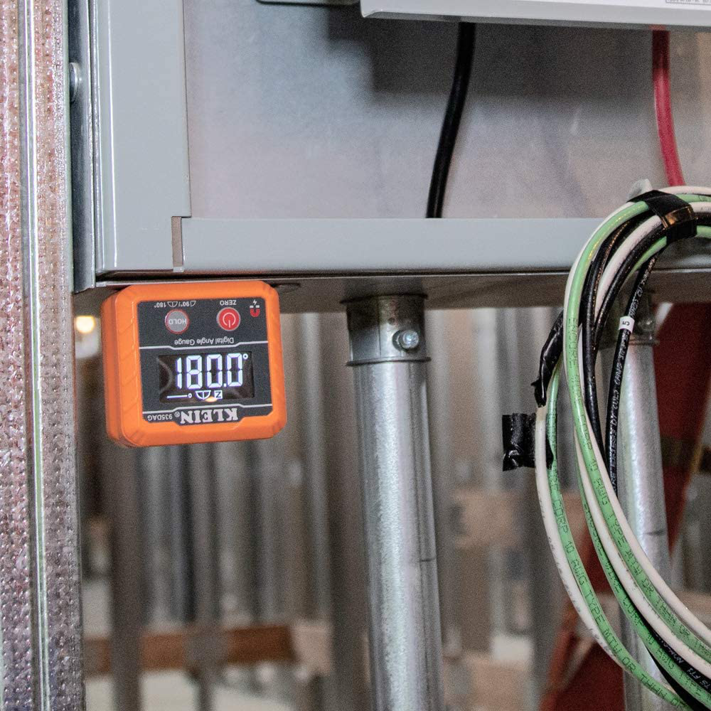 Skørter | Klein Tools 935DAG Digital Electronic Level and Angle Meter, Measures 0 - 90 and 0 - 180 Degree Ranges, Measures and Sets Angles