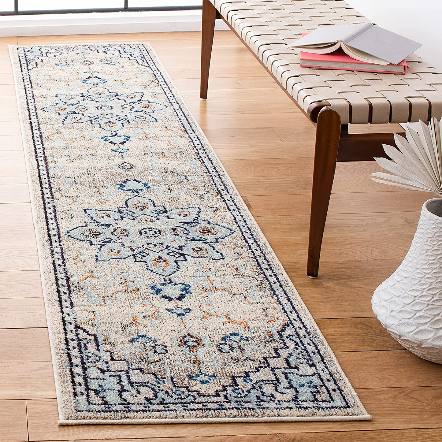Skørter | Safavieh Madison Collection MAD473D Boho Chic Medallion Distressed Non-Shedding Stain Resistant Living Room Bedroom Area Rug, 2' x 8', Ivory / Light Blue