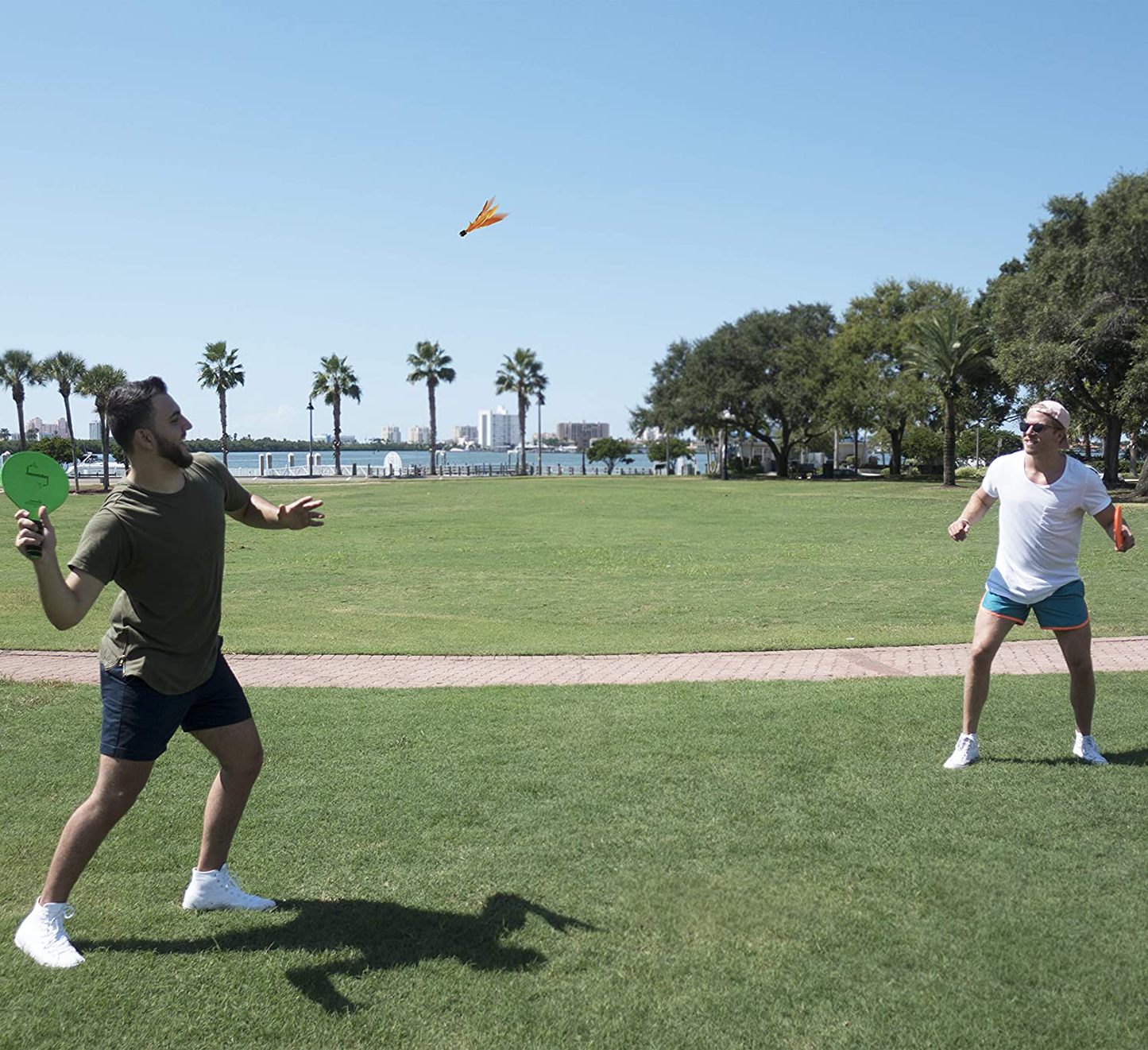 Skørter | Jazzminton Paddle Ball Game with Carrying Case - Indoor Outdoor Toy - Play on the Beach, Lawn or Backyard - 2 Wooden Rackets - 4 Shuttlecocks - 1 Ball