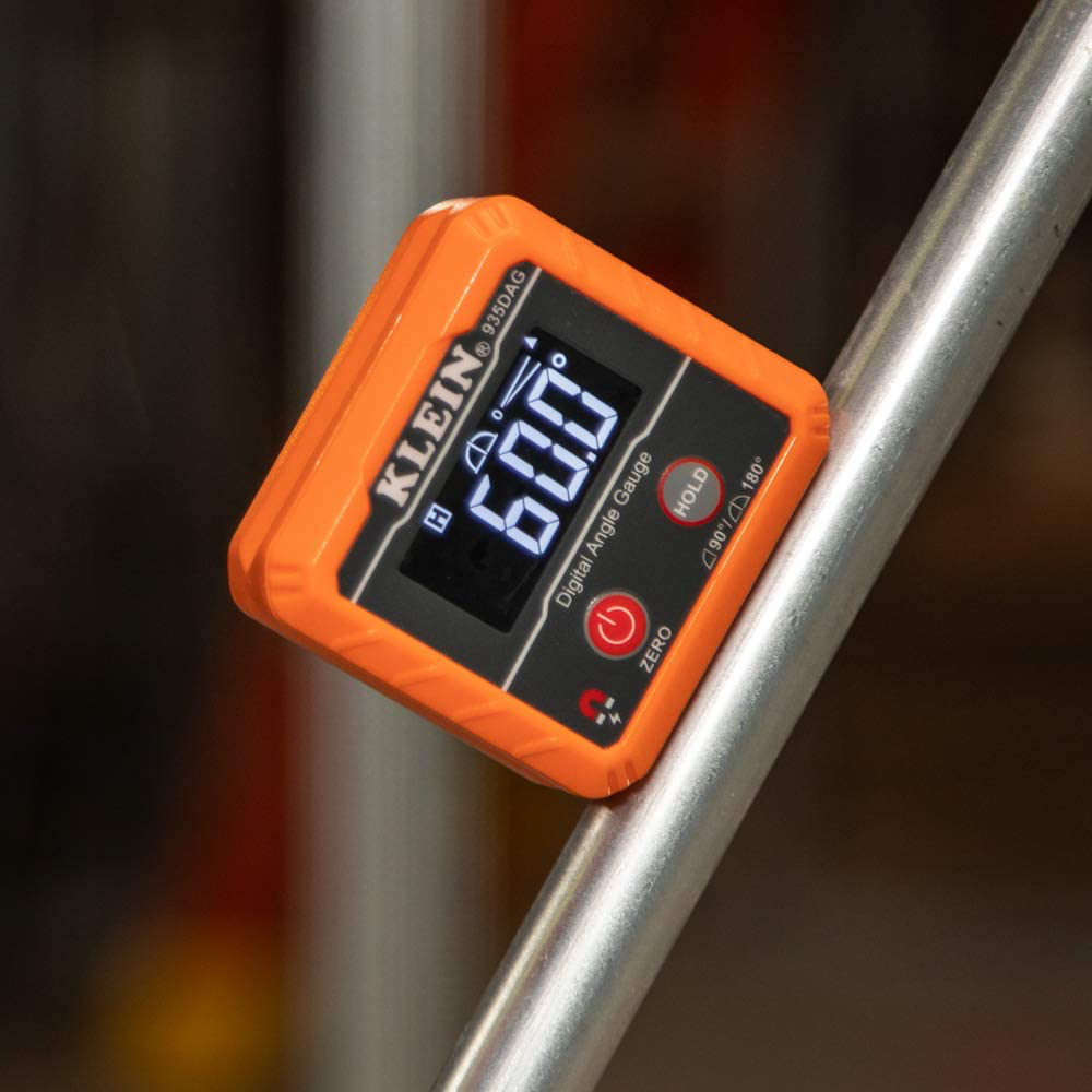 Skørter | Klein Tools 935DAG Digital Electronic Level and Angle Meter, Measures 0 - 90 and 0 - 180 Degree Ranges, Measures and Sets Angles