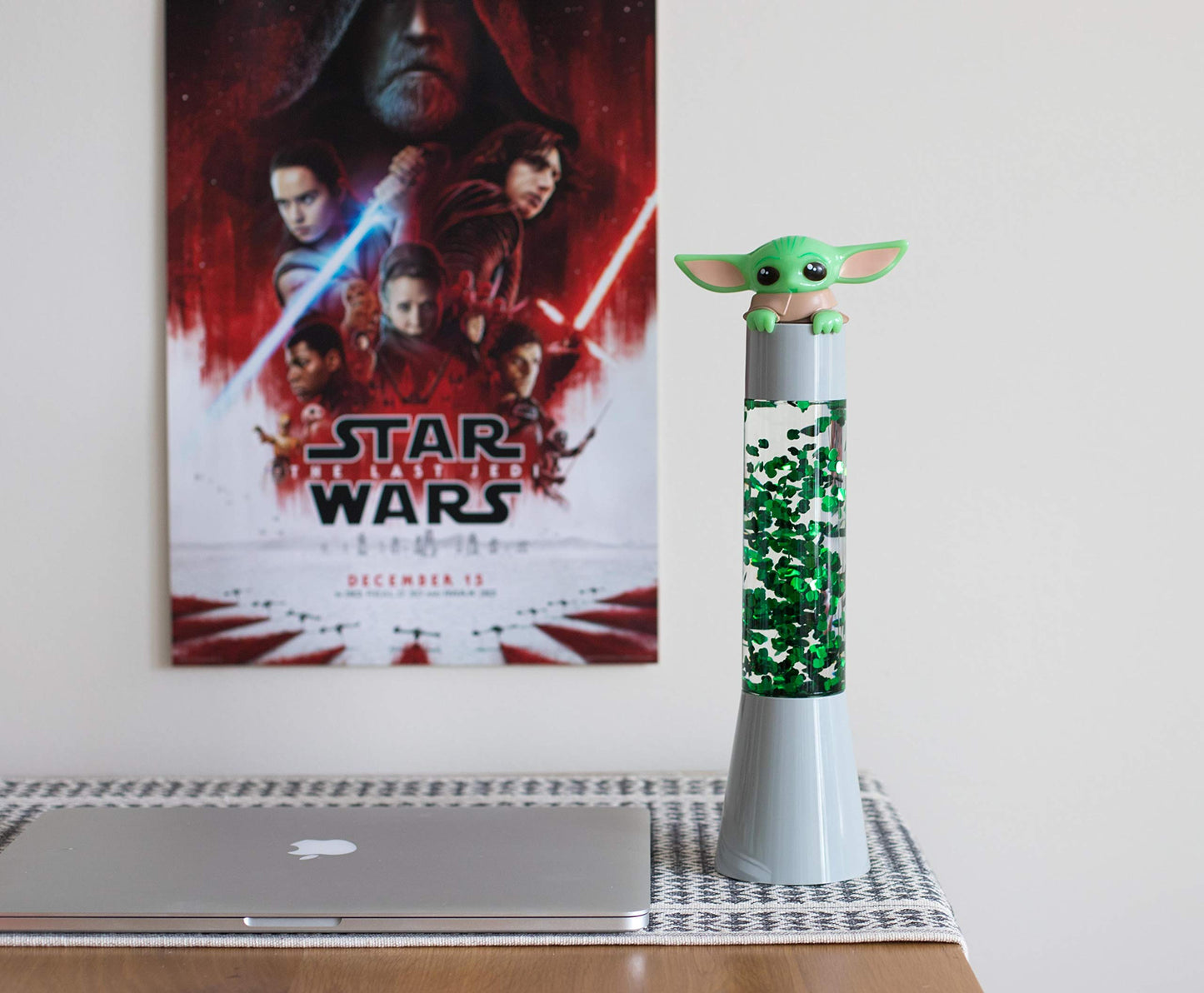 Skorter | Star Wars The Mandalorian The Child 14-Inch 3D Glitter Motion Lamp Light - Green