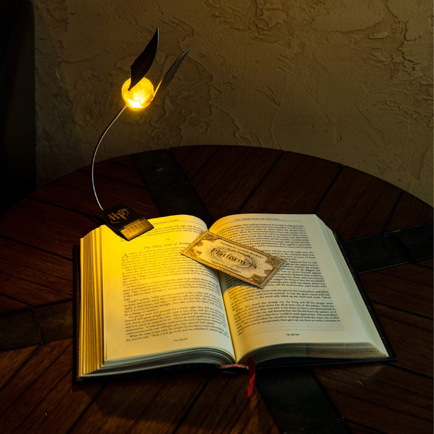 Skorter | Paladone Golden Snitch LED Light With Lumi Clips | Battery Operated Multicolor Design