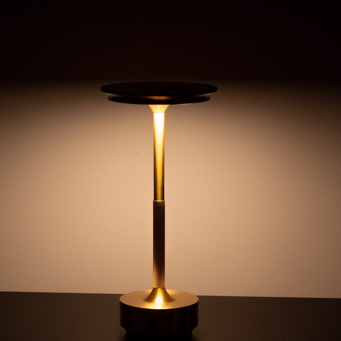 Skorter | Ambient Metallic Wireless Table Lamp