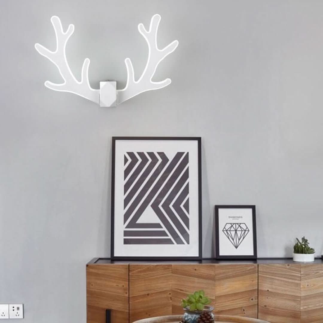 Skorter | Geweiglow - Simple Geweiformed Wall Lamp With 1 LED Arm