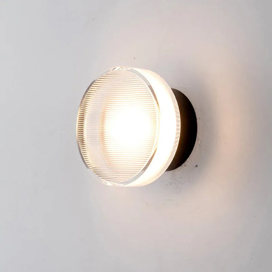 Skorter | Valyona – Modern Metal Wall Lamp | Black & Gold Cone Design | Warm LED Lighting