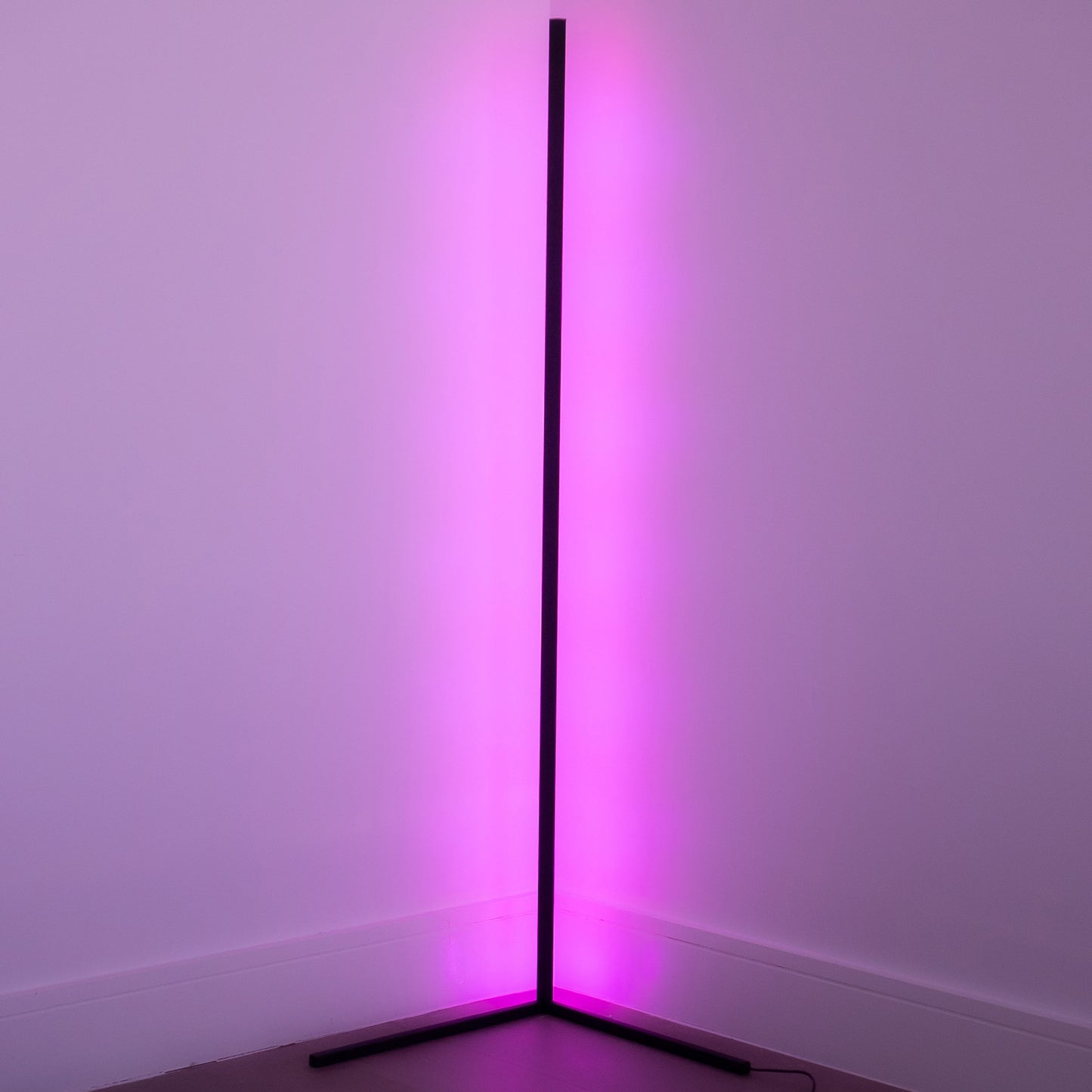 Skorter | Modern Corner LED Floor Lamp – Space-Saving Minimalist Design with Soft Ambient Lighting