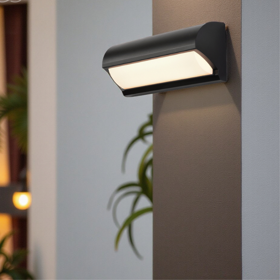 Skorter | Modern Black Outdoor LED Wall Light – Weatherproof Warm Lighting for Garden, Patio & Entryways