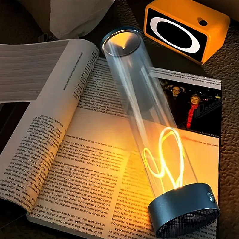 Skorter | Adjustable LED magnetic light with customizable brightness – Portable outdoor light with non-slip base