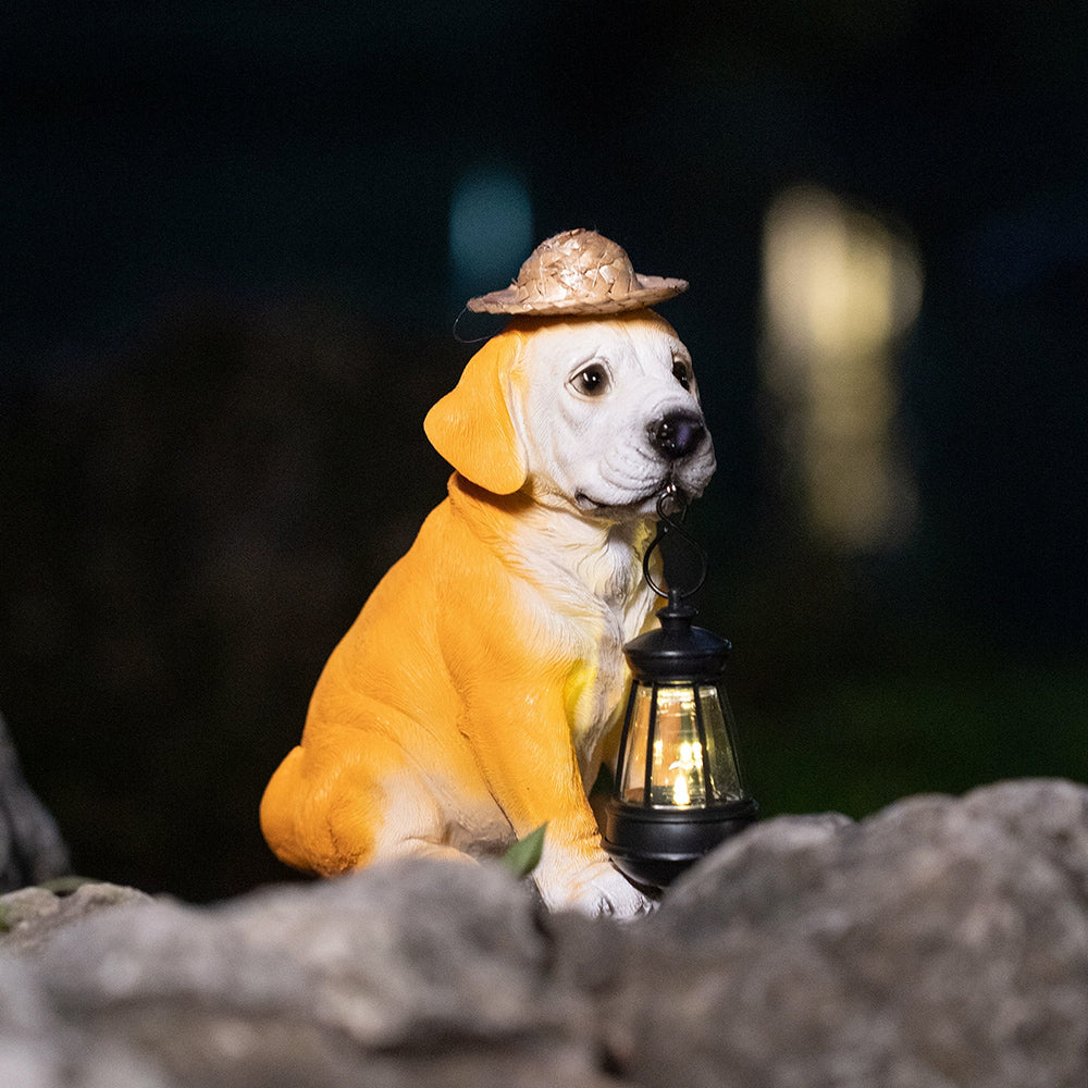 Skorter | Adorable Labrador garden statue with solar light lantern