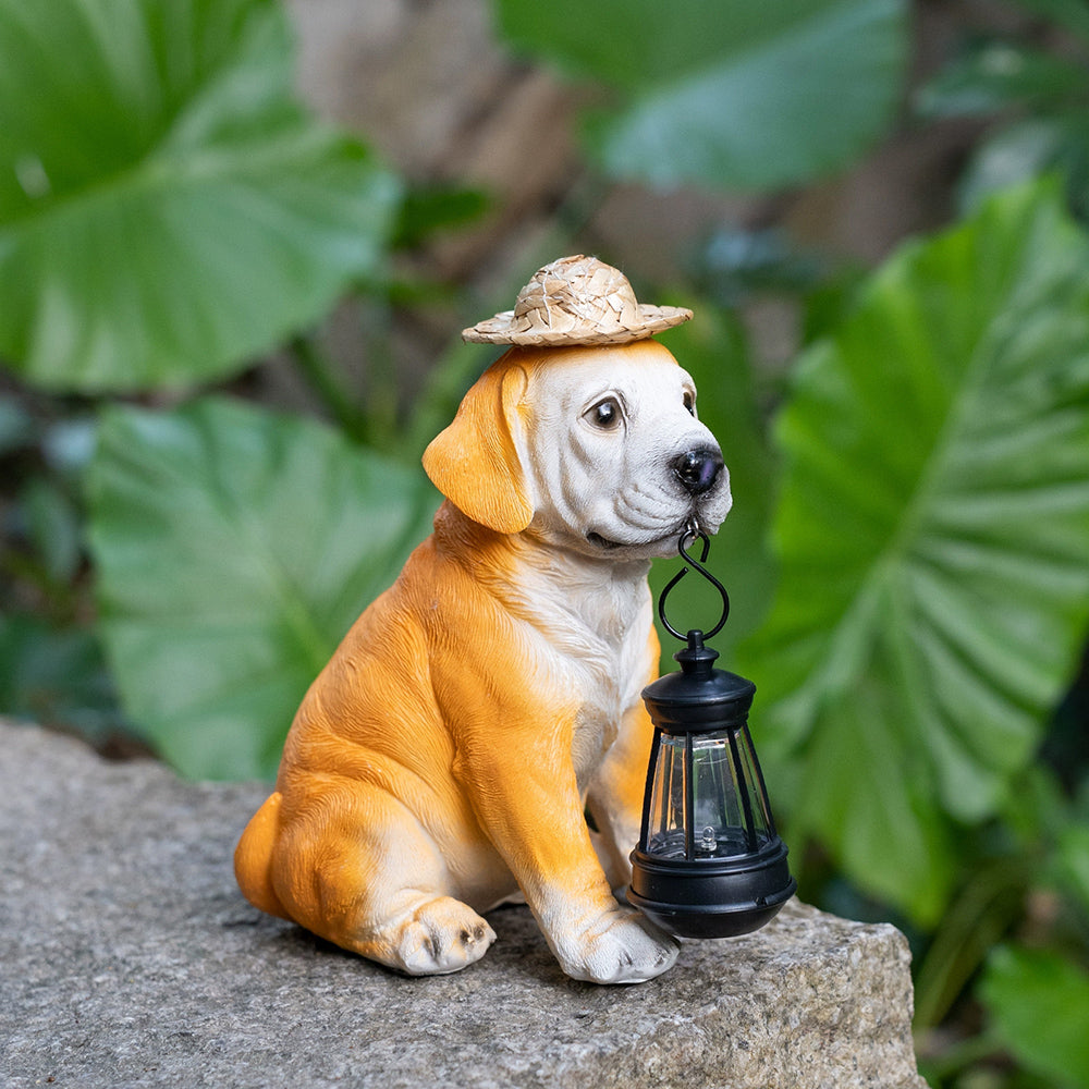 Skorter | Adorable Labrador garden statue with solar light lantern