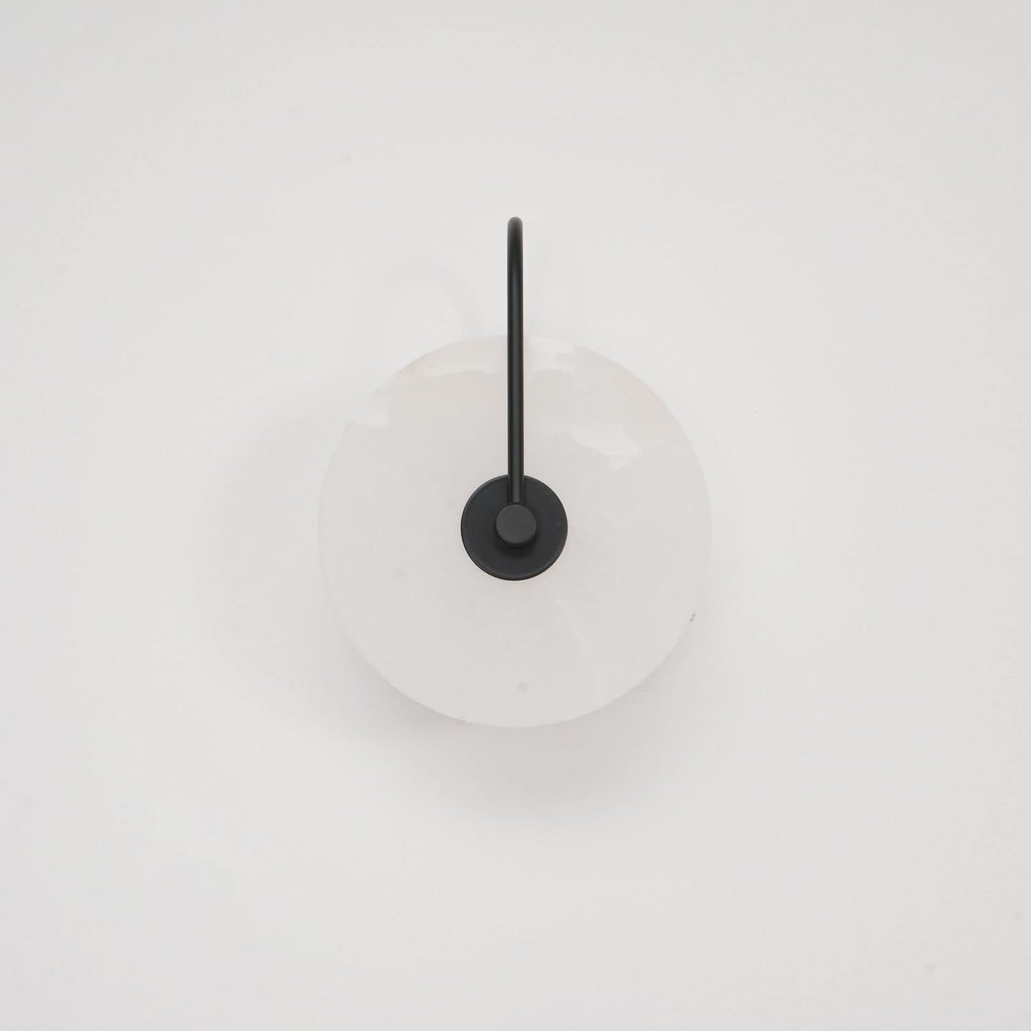 Skorter | Alabaster LED Wall Lamp – Modern Ambient Lighting