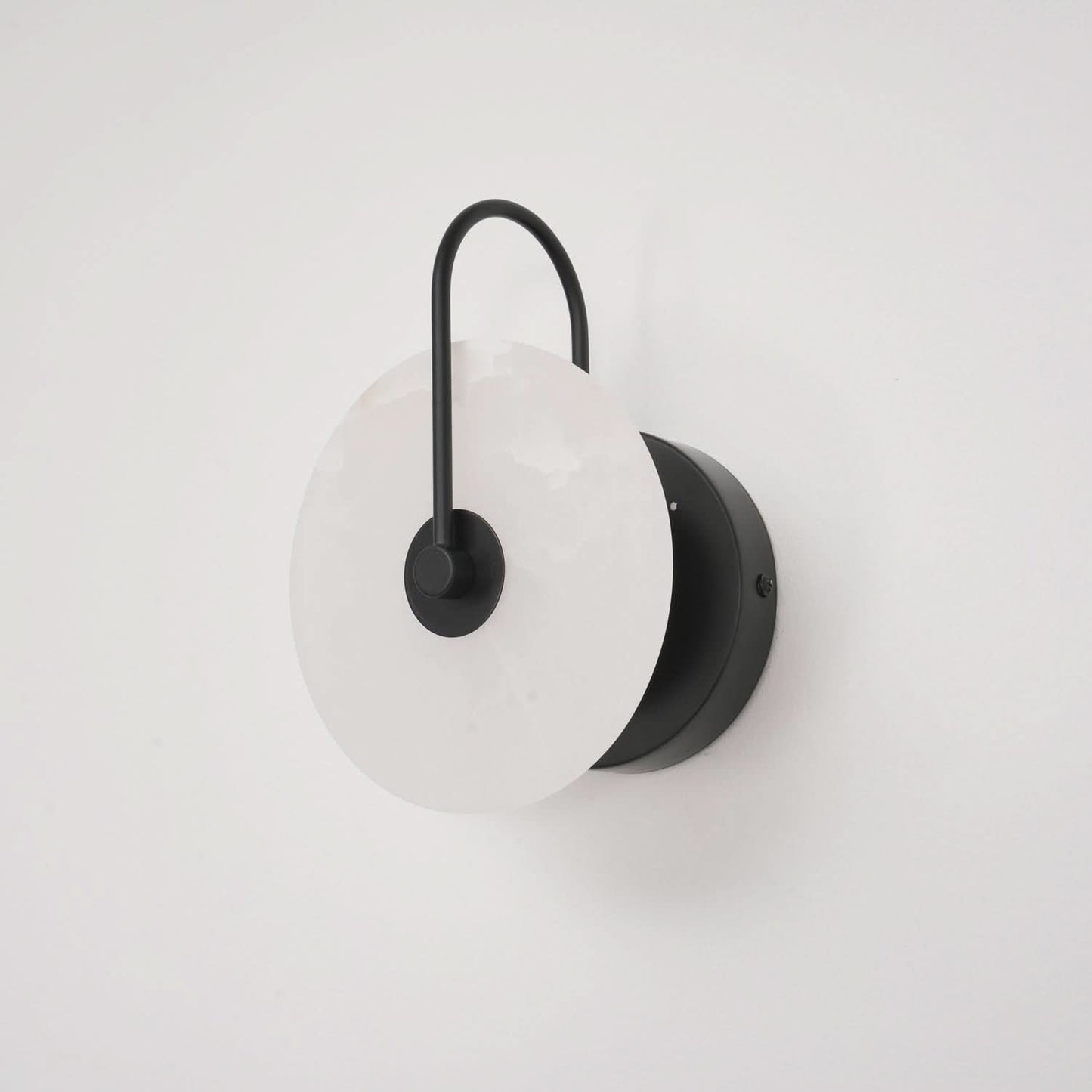 Skorter | Alabaster LED Wall Lamp – Modern Ambient Lighting