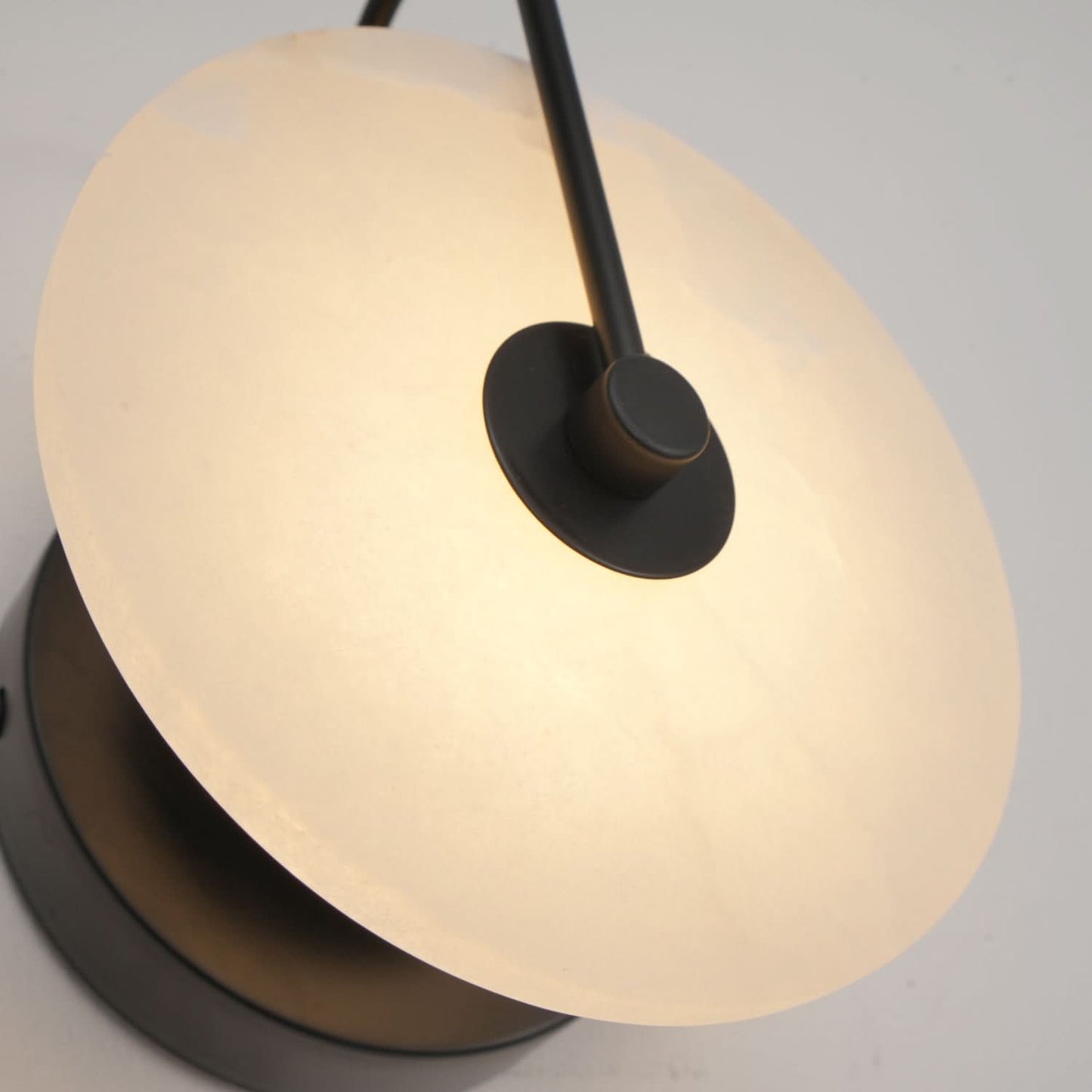 Skorter | Alabaster LED Wall Lamp – Modern Ambient Lighting