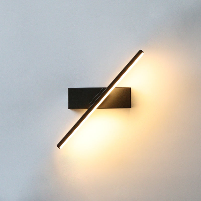 Skorter | Edge Modern Dimmable Wall Lamp Black/White Bedroom Metal Silicone